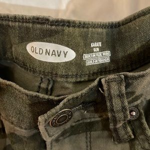 Size 12 Old Navy camo karate slim pants. In good condition. Adjustable waist.
